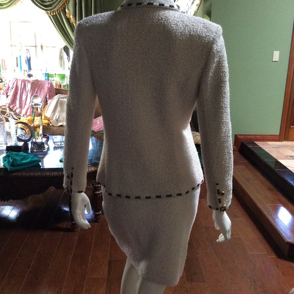 Limited Edition St.John Outfit - Picture 5 of 7